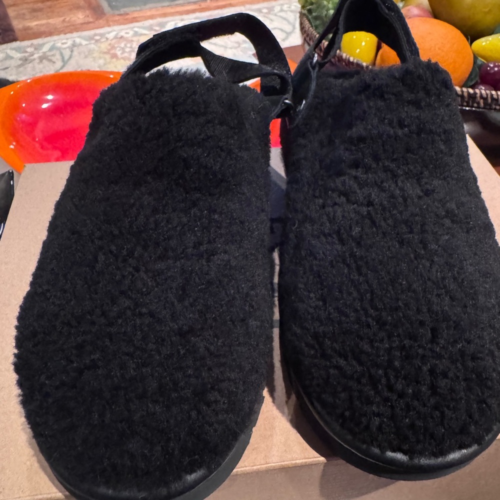 UGG Black Fuzzy Footwear - Picture 1 of 13